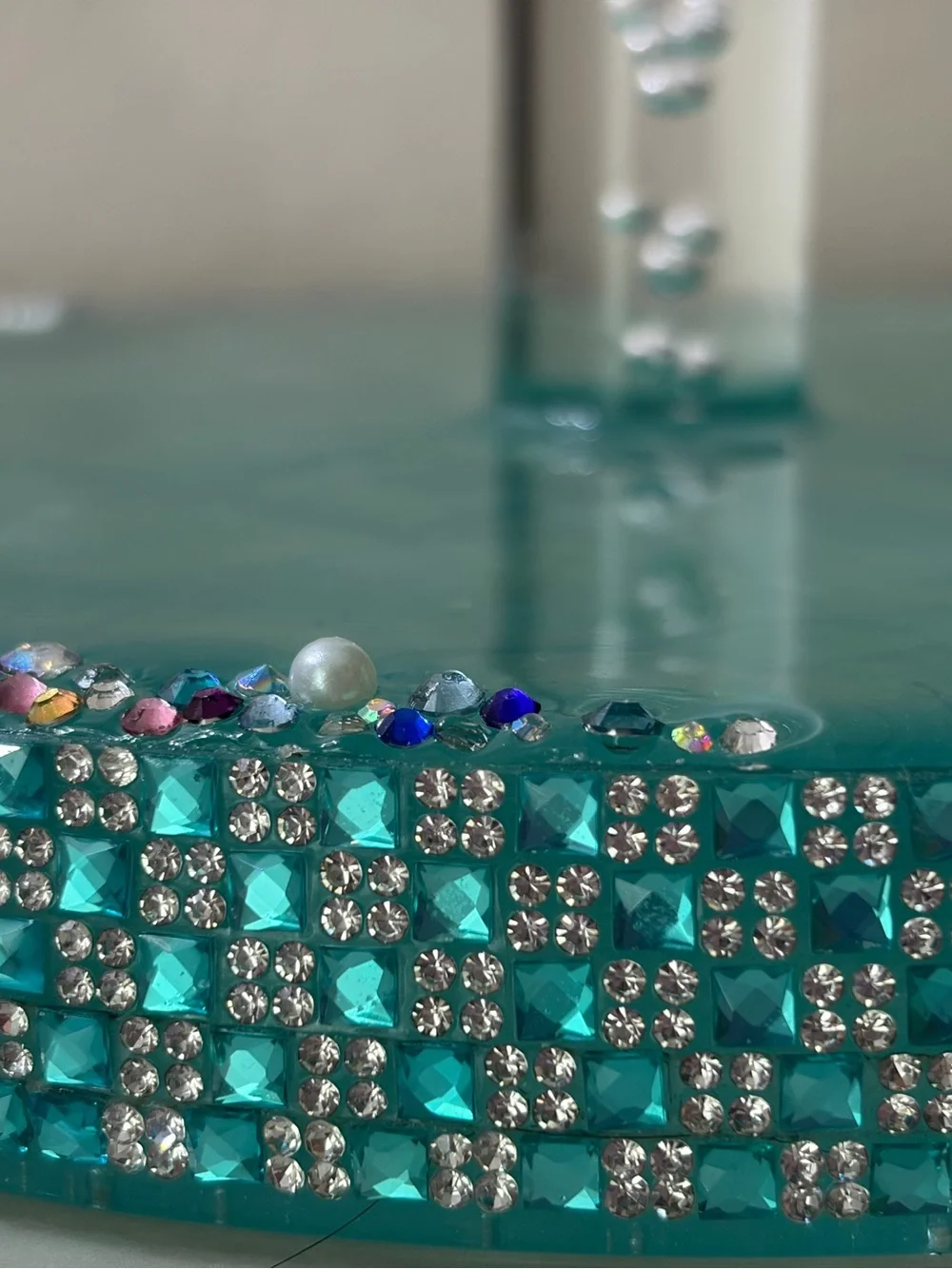Resin paper towel holder countertop